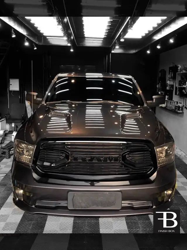 Dodge RAM grafite
