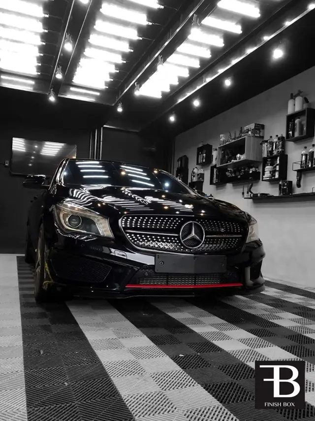 Mercedes CLA 250 preta