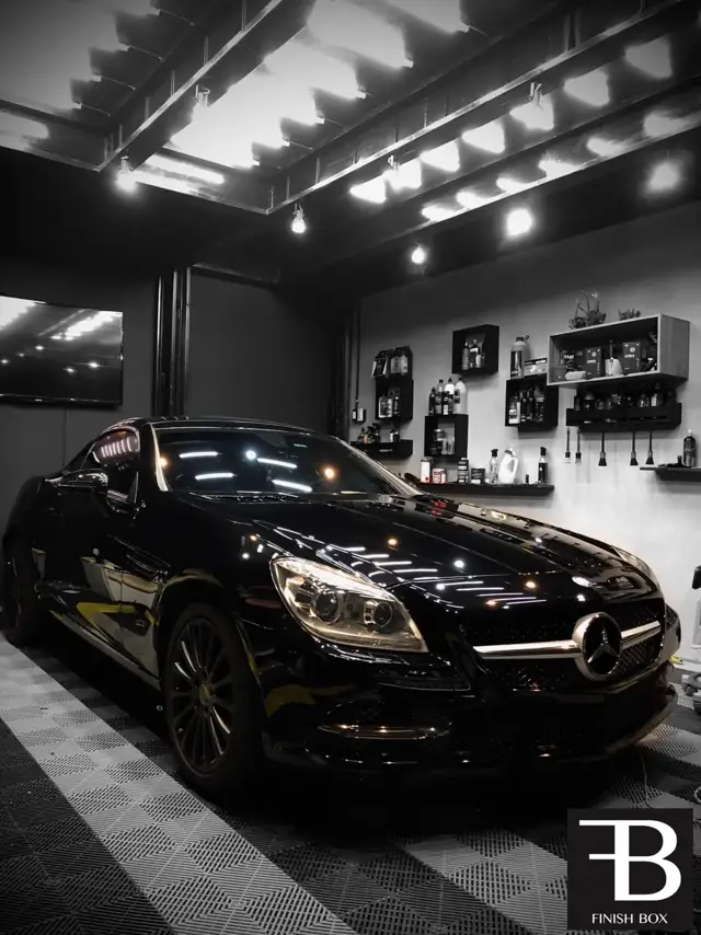 Mercedes SLK 200 conversível preta